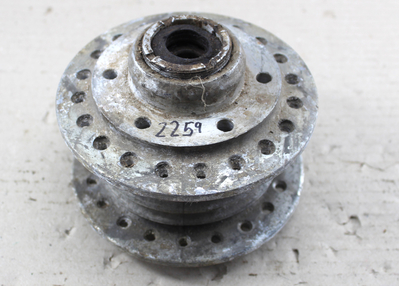 Radnabe vorne Honda CB500Four CB550F+K3 CB750Four K1-K6+F1 gebraucht