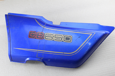 Seitendeckel links Honda CB650F RC03 original blau