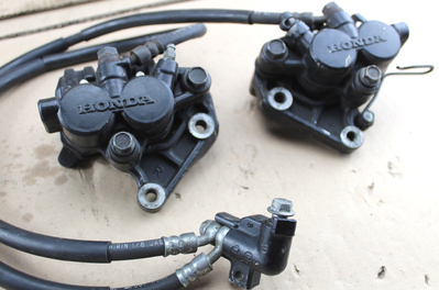 Bremssattel Set Doppelkolben links rechts Honda GL650 Silverwing gebraucht