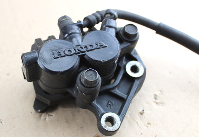 Bremssattel Doppelkolben rechts Honda GL650 Silverwing gebraucht