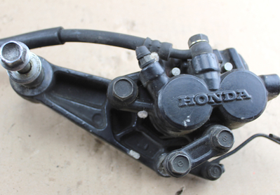 Bremssattel Doppelkolben links Honda GL500-650 ?? Silverwing gebraucht