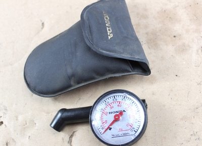 Luftdruckmesser mit Tasche Silverwing Goldwing CB1000 gebraucht