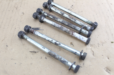 Schrauben Satz Doppelbremsscheiben Honda CB500-550-750 Four gebraucht