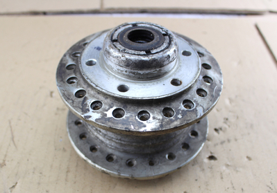 Radnabe vorne Honda CB500Four CB550F+K3 CB750Four K1-K6+F1 gebraucht